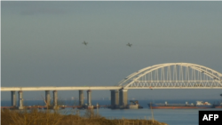  Изтребители над Керченския мост 