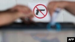 Более 40 иностранных граждан награждены именным оружием, среди которых нет ни одного человека, который имел бы отношение к Абхазии