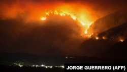 Іспанський уряд відрядив військових на допомогу пожежникам до гірського регіону Сьєрра Бермеха, де вирує пожежа