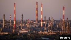 За даними штабу, завод у Орську випускає понад 30 видів нафтопродуктів, зокрема, бензини, дизельне пальне та авіаційний гас