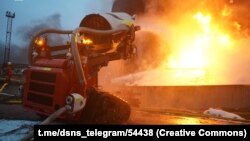 ფოტო არქივიდან. რუსული დრონებით შეტევის შედეგად გამოწვეული ხანძარი პოლტავის ოლქში