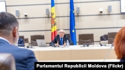 Imagine de la consultațiile lui Alexandru Munteanu cu fracțiunea parlamentară a partidului Democrația Acasă, 29 octombrie 2025