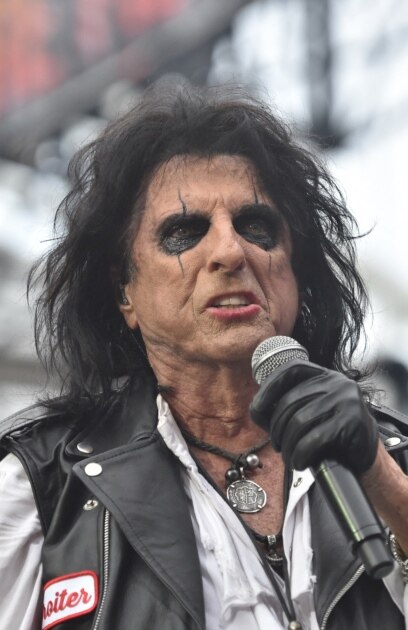 Той е Кръстника на шок рока Шоуто му е смесица