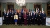 Britanska ministarka Ivet Kuper (donji red u sredini) je domaćin sastanka ministara spoljnih poslova evropskih zemalja u zamku Hilsboro blizu Belfasta 9. oktobra 2025.