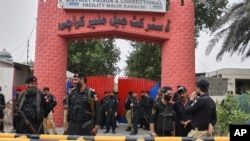فرار بیش از ۲۰۰ زندانی از زندان در پاکستان