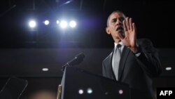 АҚШ президенти Барак Обама Аврорада ўққа тутилганларни хотирлаш маросимида нутқ сўзламоқда.