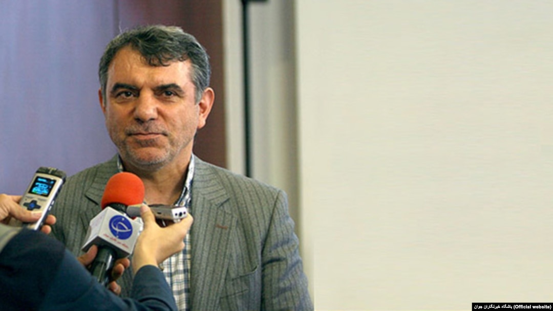 آقای پوری حسینی پیش از این ممنوع‌الخروج شده بود.