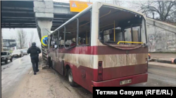 Маршрутний автобус після атаки військ РФ, лютий 2026 року