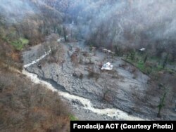 Bujična poplava je početkom oktobra nosila nanose zemlje i kamena i oštetila brojne kuće duž korita rijeke Kraljuščice.