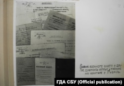 Підроблені документи, які виготовляли українські націоналісти, що їх конфіскували в Олексія Губара. ГДА СБУ, фонд 5, справа 68216-о, том 7