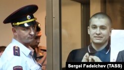 Осужденный по «Болотному делу» Алексей Полихович (справа).