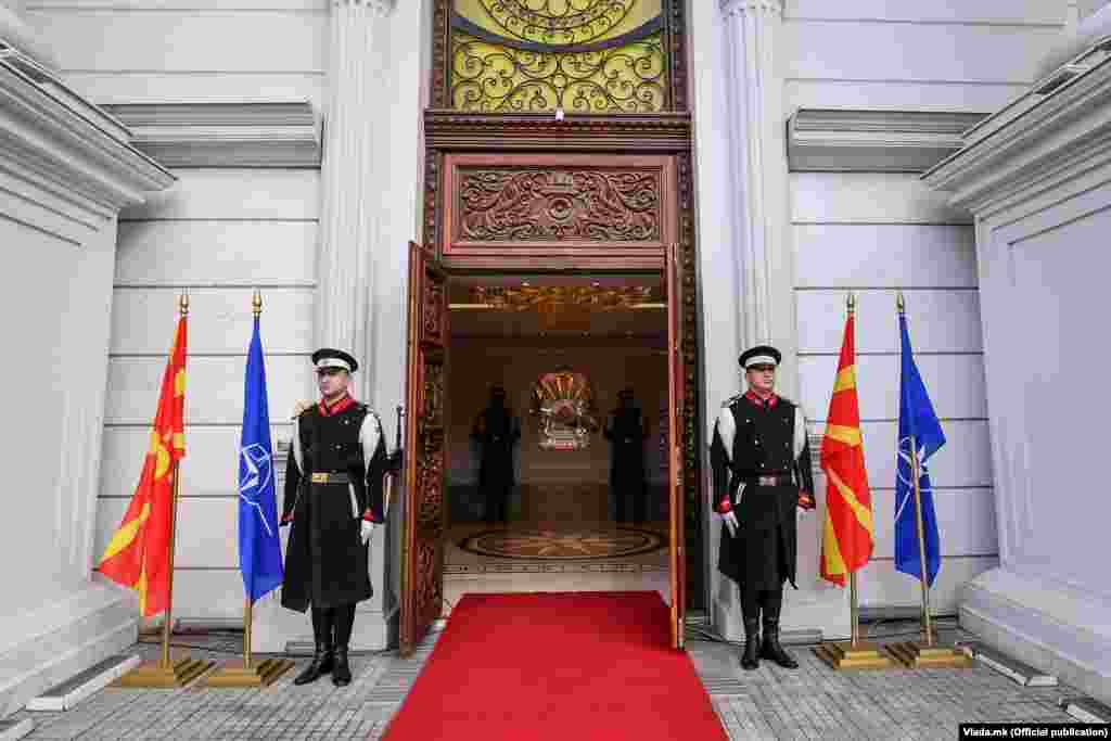 МАКЕДОНИЈА / РУСИЈА - Руската влада денеска утврди список со непријателски држави, меѓу кои се сите земји од ЕУ, САД, Црна Гора и Македонија.