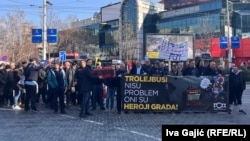 Jedan od transparenata na protestu radnika Gradskog saobraćajnog preduzeća u Beogradu, 20.2.2025.