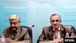 Удмуртия парламенты рәисе Александр Соловьев (уңда) Татарстанга һәряклап  ярдәм вәгъдә итә