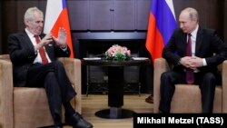 Мілош Земан (л) і Володимир Путін під час переговорів у Сочі, Росія, 21 листопада 2017 року