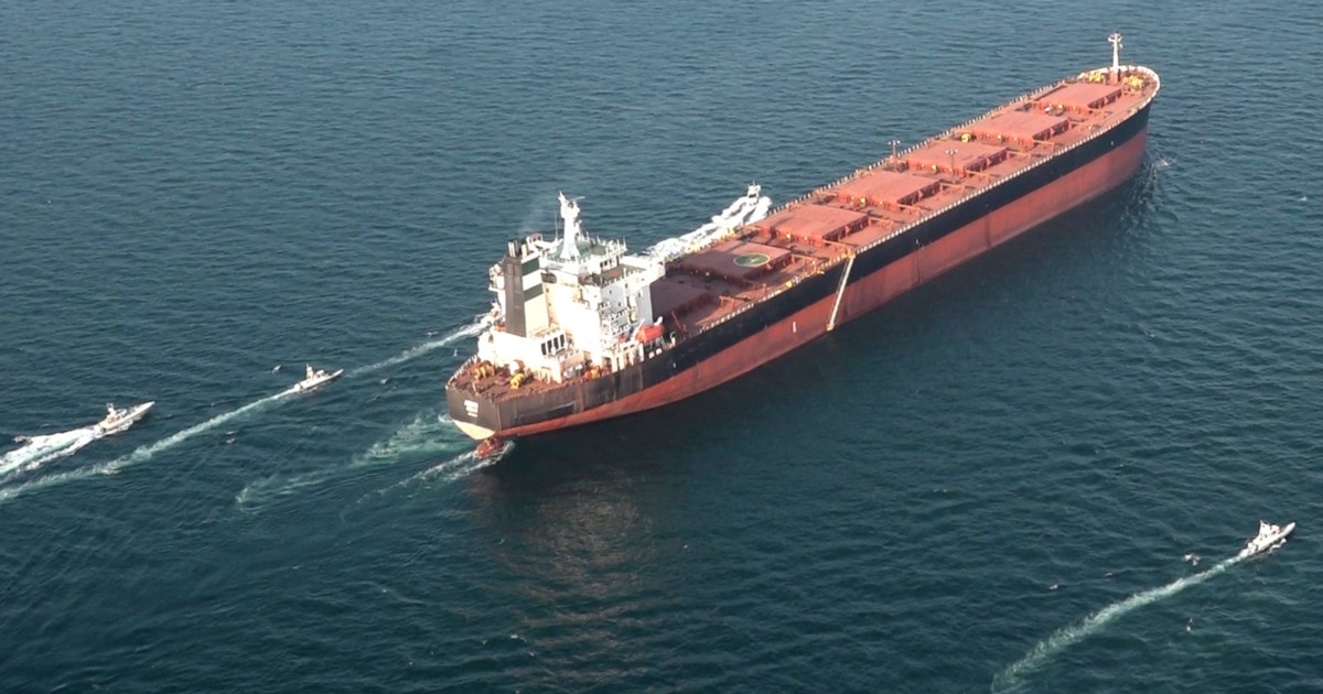 Ціна нафти різко впала після заяви Ірану про повне відкриття Ормузької протоки