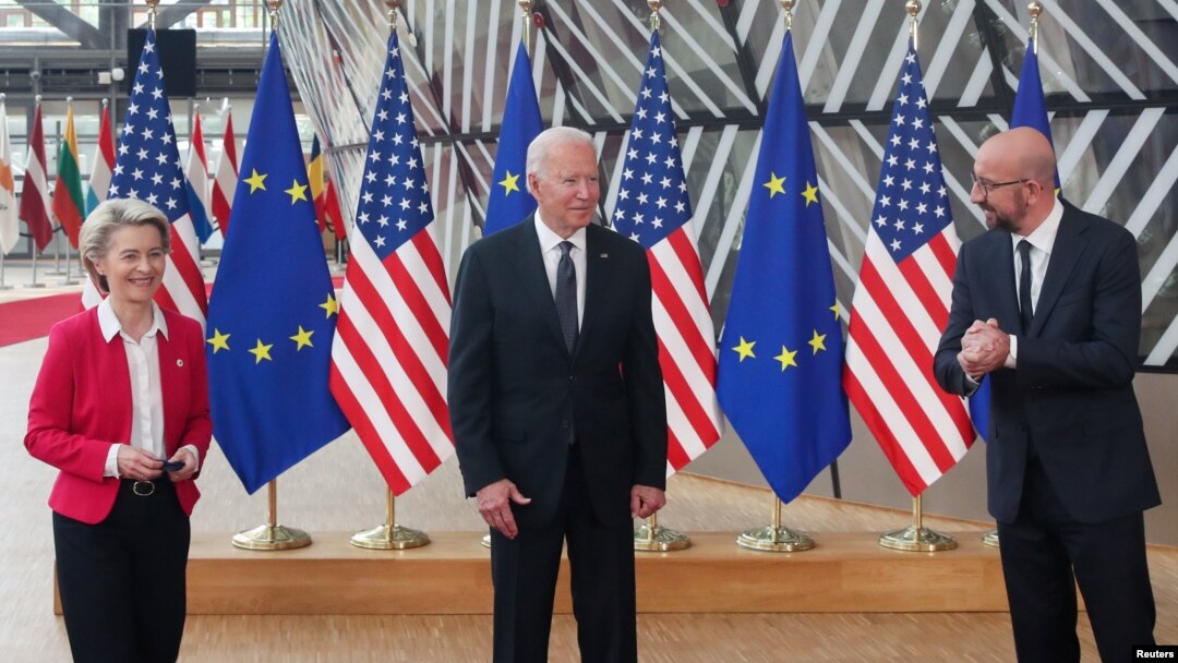 U.S. President Joe Biden (center) welcomes European Commission President Ursula von der Leyen (left) and European Council President Charles Michel to talks in Washington. (file photo).