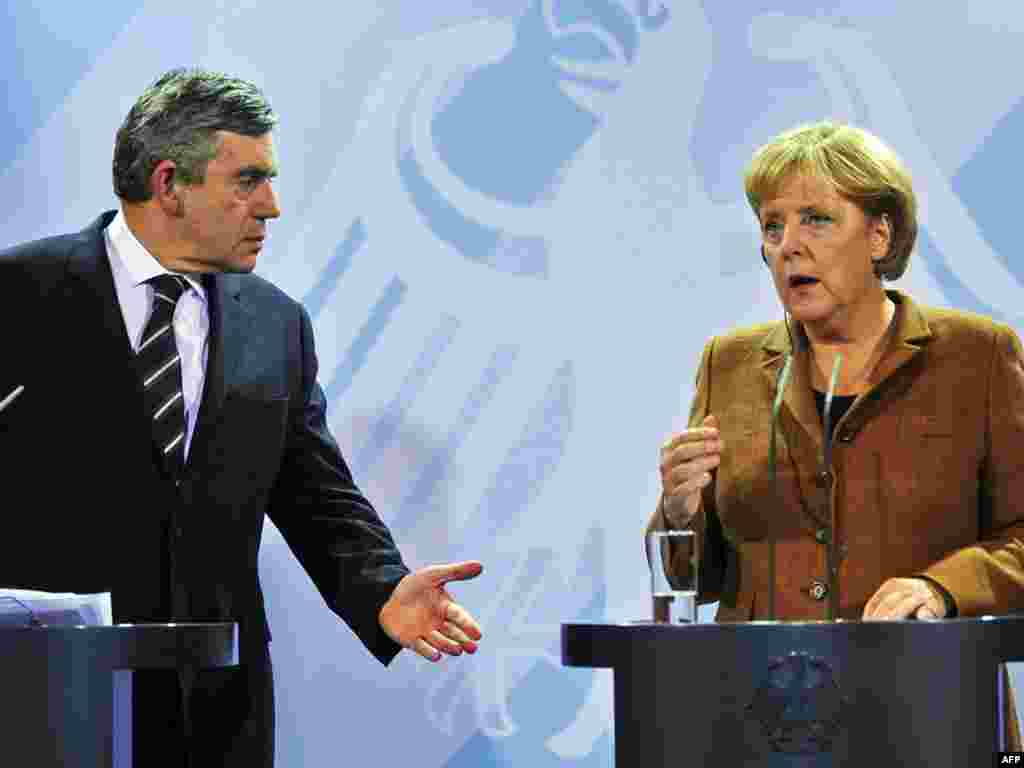 Germany -- Chancellor Angela Merkel with British Prime Minister Gordon Brown at a press conference in Berlin, 06Aug2009 - GERMANY, Berlin : German Chancellor Angela Merkel and British Prime Minister Gordon Brown address a press conference in Berlin on September 6, 2009. The leaders met for talks to prepare the next G20 summit at the end of September 2009.