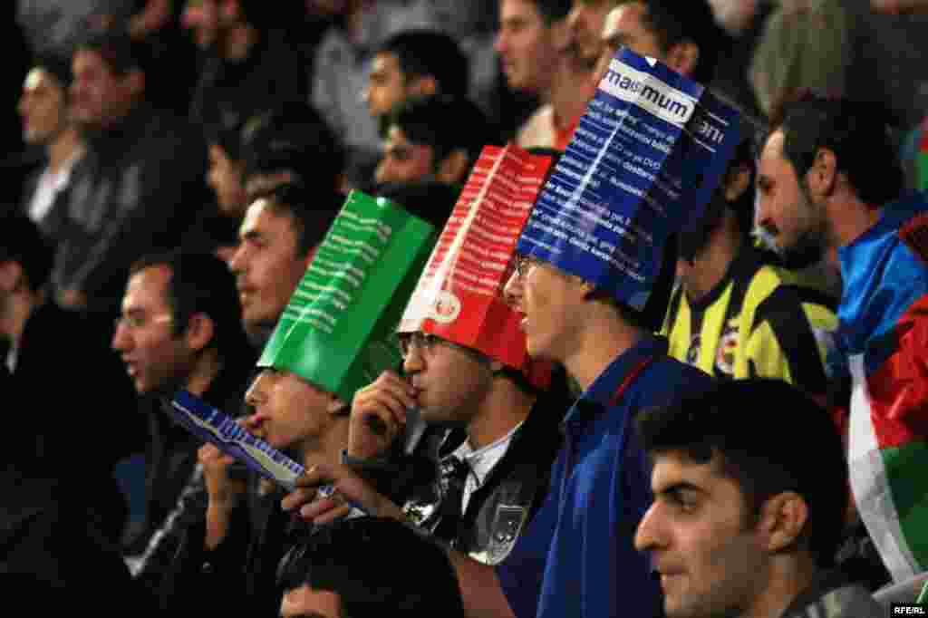 Tribunada savaş, meydanda barış... #18