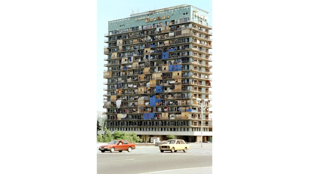 1000 беженцев в гостинице "Иверия", 2000 год