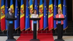 Conferință de presă comună susținută la Chișinău, după încheierea summitului Moldova-UE, de președinta moldoveană Maia Sandu (centru), președintele Consiliului European, Antonio Costa (stânga) și președinta Comisiei Europene, Ursula von der Leyen.
