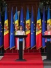 Conferință de presă comună susținută la Chișinău, după încheierea summitului Moldova-UE, de președinta moldoveană Maia Sandu (centru), președintele Consiliului European, Antonio Costa (stânga) și președinta Comisiei Europene, Ursula von der Leyen.