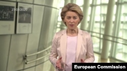 Ursula von der Leyen explicând într-o înregistrare video măsurile pe care le va lua UE pentru combaterea epidemiei de coronavirus