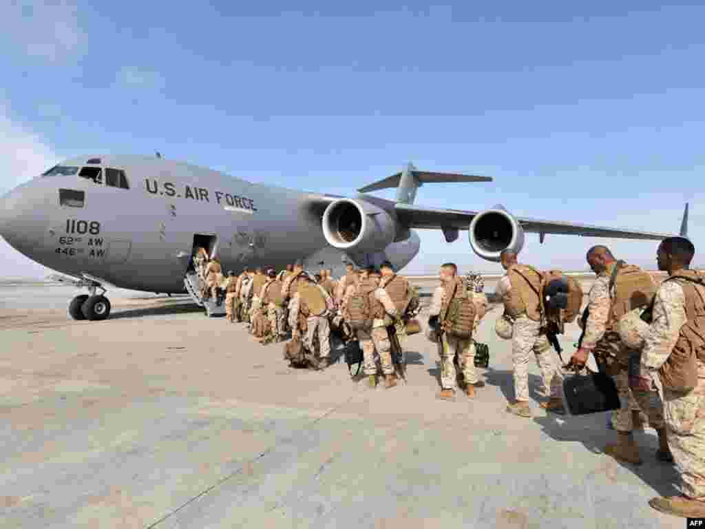 Амэрыканскія салдаты ў транзытным цэнтры Манас у Кіргістане.