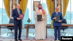 Turkish President Recep Tayyip Erdogan, Saudi Crown Prince Mohammed bin Salman, and Pakistani Prime Minister Shehbaz Sharif met in the Saudi city of Mecca on August 7 to sign the agreement.
