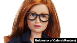 Barbie lutka po uzoru na oxfordsku naučnicu Sarah Gilbert