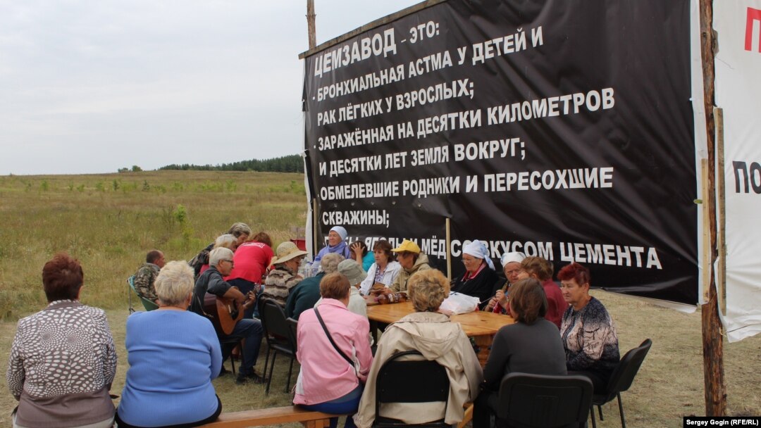 Лагерь противников цементного завода. Архивное фото.