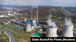 Pogled iz zraka na termoelektranu u Tuzli, Bosna i Hercegovina.