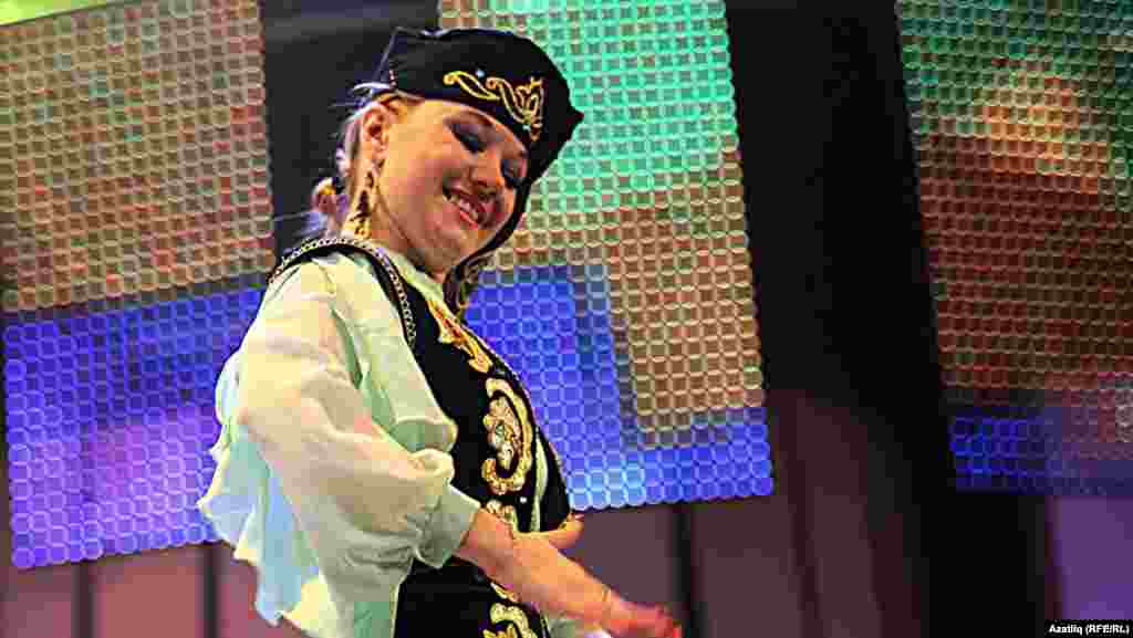 Казанда &ldquo;Татарча солянка&rdquo; концерты. Биюче кыз. 