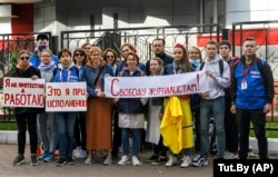 Journalists gathered outside a police station in Minsk on September 2 in support for six colleagues from Belarusian news outlets who were detained while covering an anti-government protest.