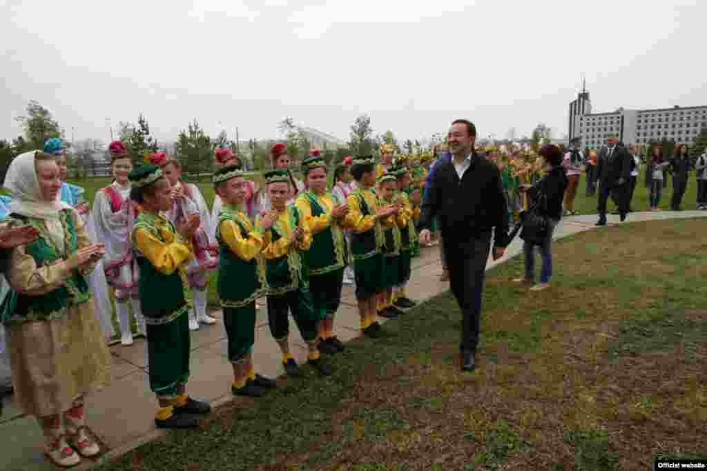 &quot;Казанның Меңеллыгы&quot; паркында &quot;Йолдызлык&quot; фестиваленең сайлау алды турлары, балалар концерты үтте. Парклар фестивале көнендә хөкүмәт башлыгы Ильдар Халиков карап китте.