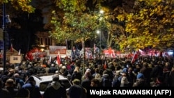 საპროტესტო აქცია პოლნეთის საკონსტიტუციო ტრიბუნალის შენობასთან. ვარშავა, 30 ოქტომბერი, 2026.