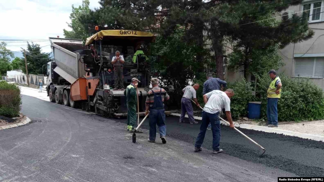Илустрација: Асфалтирање на улица во Битола 