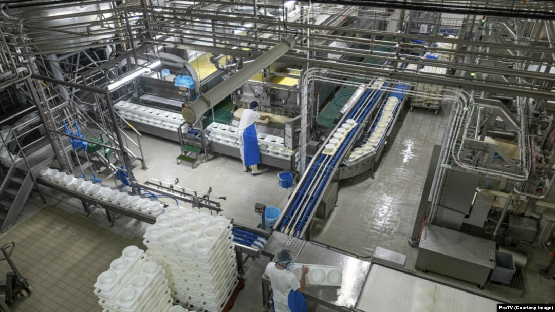 O importantă fabrică de lactate din România se închide.