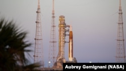 რაკეტა Space Launch System (SLS) და კოსმოსური ხომალდი Orion ფლორიდაში, კენედის კოსმოსური ცენტრის სასტარტო მოედანზე, 2026 წლის 27 მარტი.