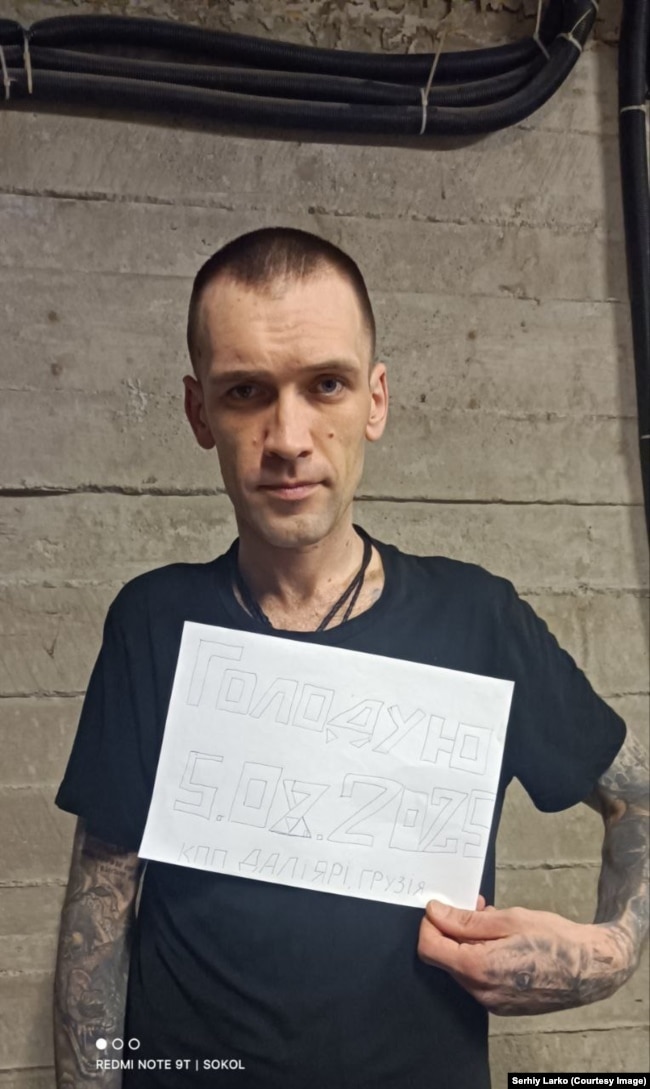 Один из участников голодовки