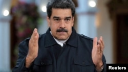 У ніч проти 3 січня американські війська завдали ударів по військових об’єктах у столиці Венесуели Каракасі й захопили президента країни Ніколаса Мадуро (на фото) і його дружину Силію Флорес