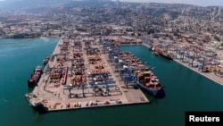 За даними МЗС, до портів Ізраїлю загалом надійшло кілька вантажів із українською аграрною продукцією, незаконно вивезеною Росією з окупованих територій. На фото: порт у Хайфі, 2022 рік