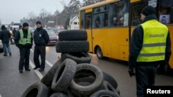 Учасники акції протесту на під'їздах до Києва
заявляють, що хочуть привернути увагу влади до теми розмитнення автомобілів, придбаних за кордоном, 24 січня 2017 року 