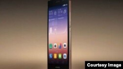 Huawei-nin Ascend P7 modeli üzərində yenilənən sapfir ekranlı P7 telefonu