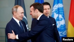 Emmanuel Macron e în prima linie a liderilor occidentali dispuși să pledeze pentru concesii făcute Kremlinului. Imagine din 19 februarie 2020, summitul pentru Libia de la Berlin. 
