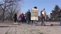 В Бишкеке прошел мирный марш за права женщин