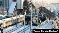 Анкарадан Конья шаарына бара жаткан бул поезддин ичинде 206 жүргүнчү болгон.