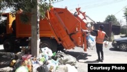 "Тазалык" ишканасынын жумушчулары. 