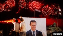 Привърженици на Асад празнуват в Дамаск