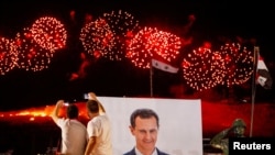 Mbështetësit e Bashar al-Assad festojnë fitoren e tij në zgjedhje
